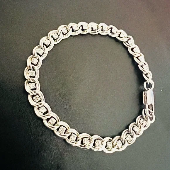 Bundle of 8 Assorted Jewelry Pieces - Picture 5 of 8